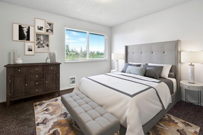 Spacious Bedroom - Steel Lake Plaza