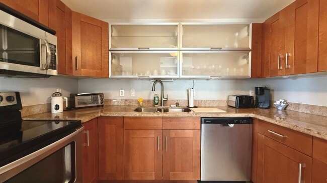 Building Photo - 401 Golden Isles Dr Unit 409