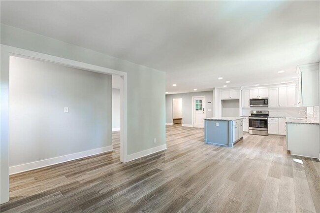 Photo - 3979 Potomac Dr NW