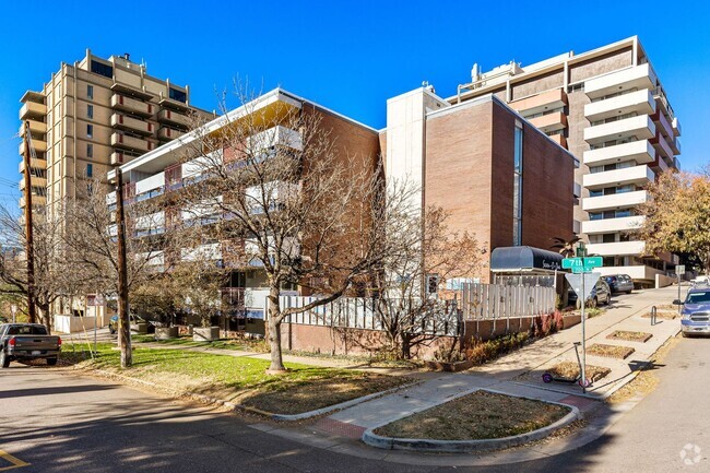 Building Photo - Governor's Park Condo Unit 103