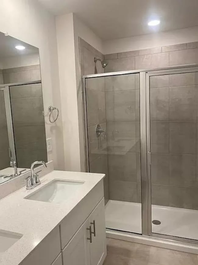 Photo - Thread Way Unit 822