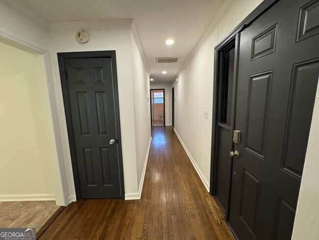 Photo - 995 Fleetwood Cir SW