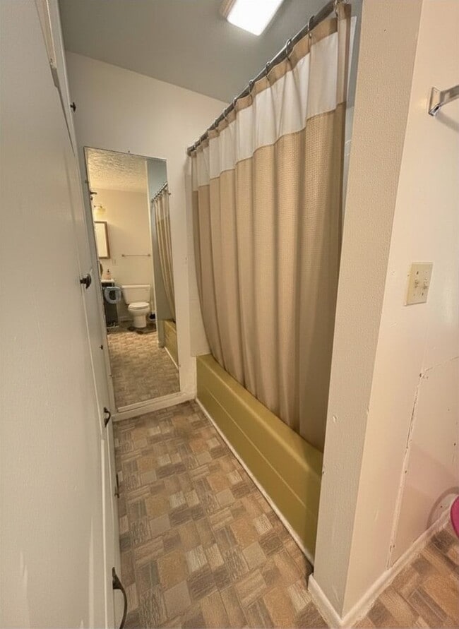 Photo - Spacious 3 bedroom, 1 bathroom House