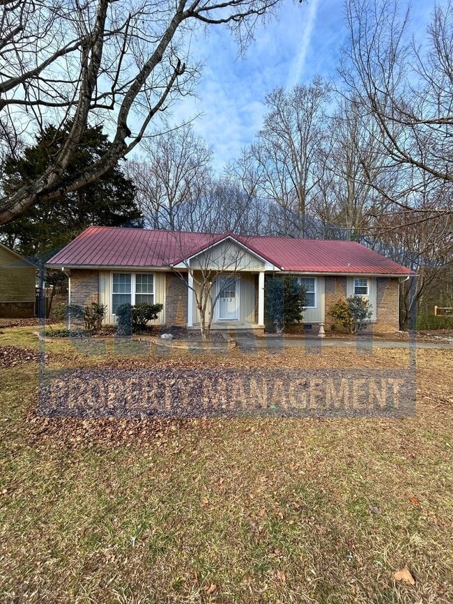 Building Photo - Three bedroom home w/ two bonus rooms!