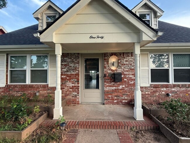 Photo - 140 E 58th St