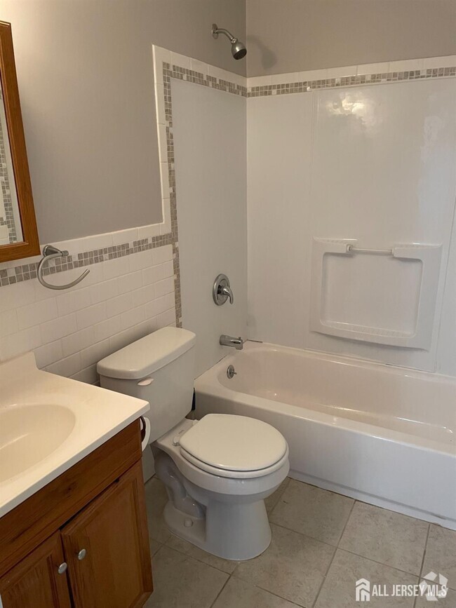 Building Photo - 5 Lake Ave Unit #7B Rental