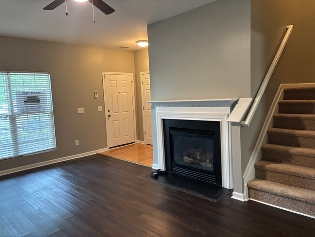 Photo - 18 Sharpstone Ln