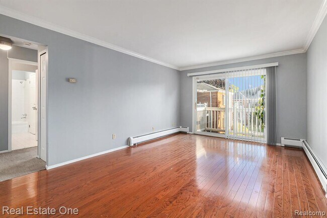 Photo - 2420 Parmenter Blvd Unidad 206