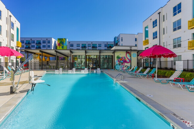 Piscina - The Skylark