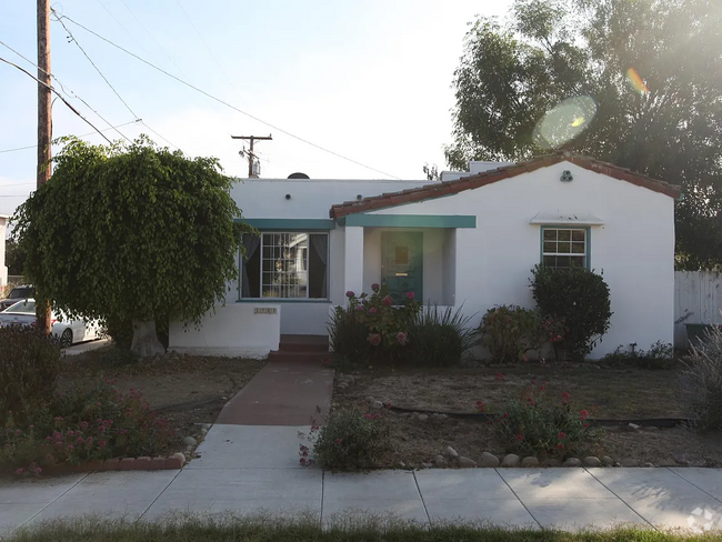 Building Photo - 1752 Santa Ynez St Rental