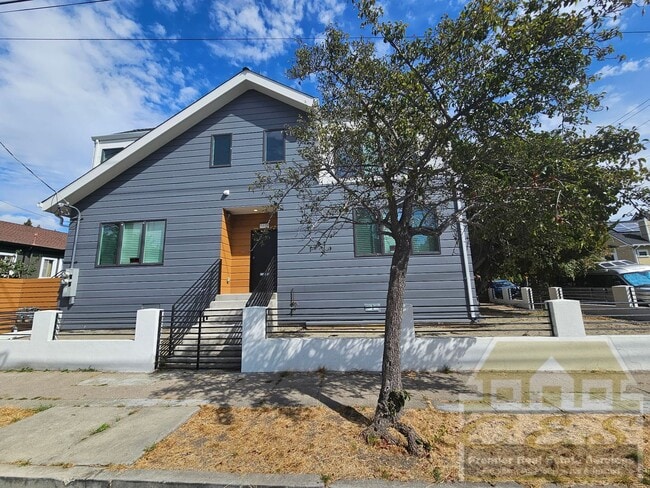 Building Photo - Modern Elegance Meets Timeless Charm – 4 b...
