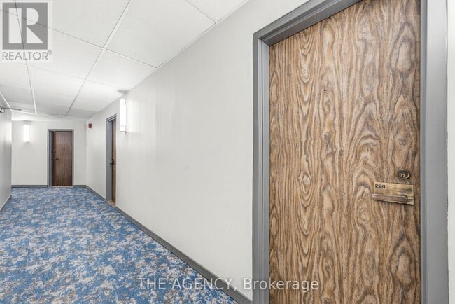 Photo - 2350 Dundas St W Unit 2911A