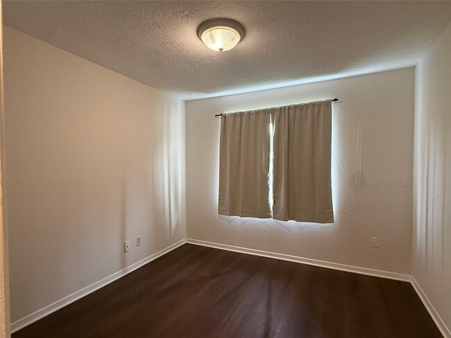 Photo - 10519 Kirkglen Dr