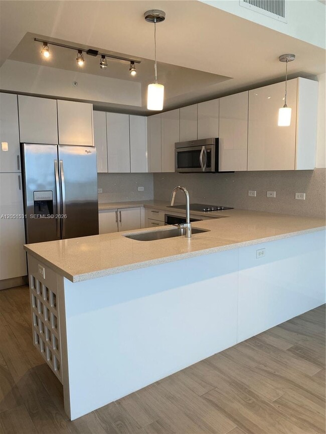 Building Photo - 999 SW 1st Ave Unit 3209