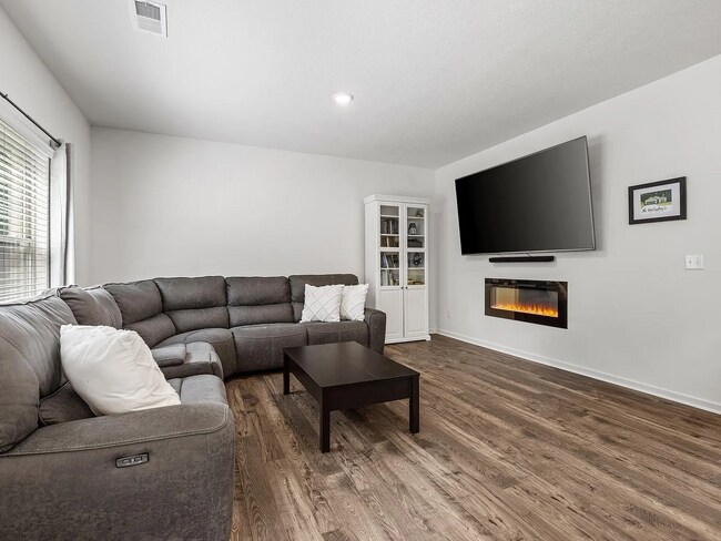 Photo - 15 Trevor Cv