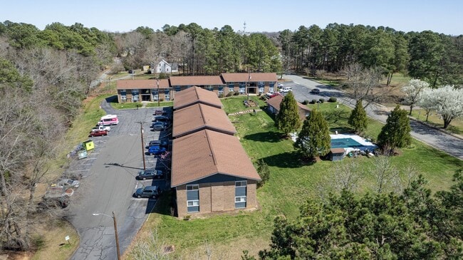 Building Photo - Cozy 1-Bedroom Condo in the Heart of Carrboro Unit 29