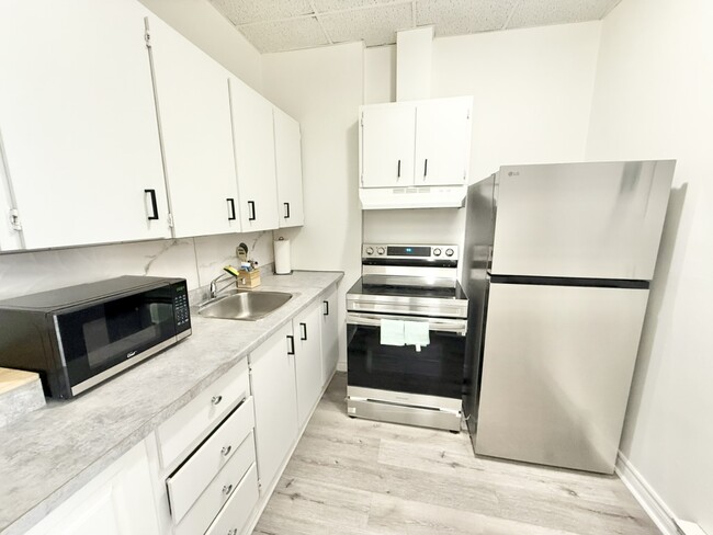 Building Photo - 1-1735 Richmond St