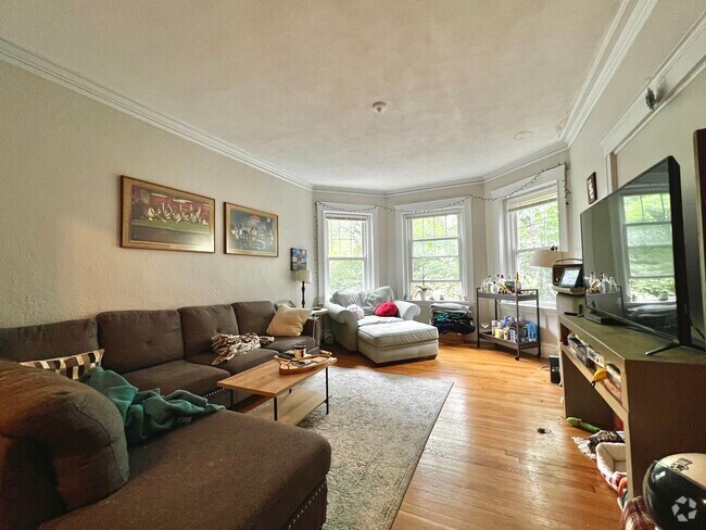 Building Photo - 164 Thorndike St Unit 2 Rental