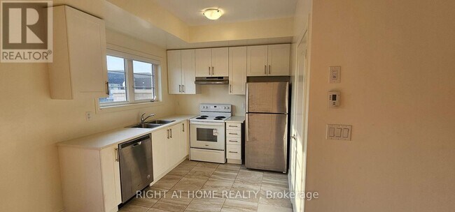 Photo - 9430 Bayview Ave