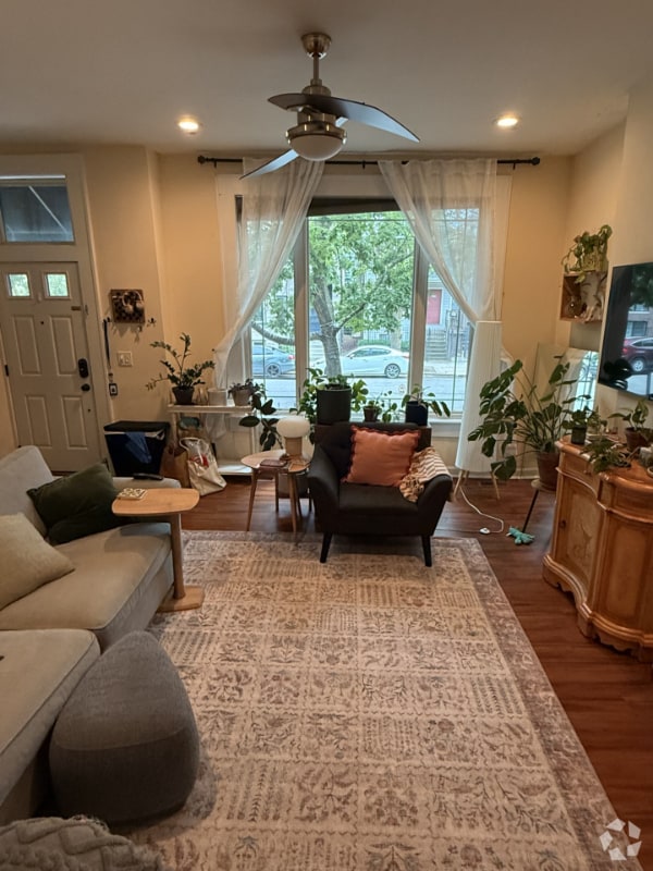 Building Photo - 2132 W Ohio St Rental