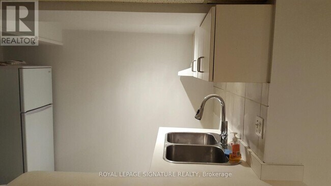 Photo - 27 Hillsboro Ave