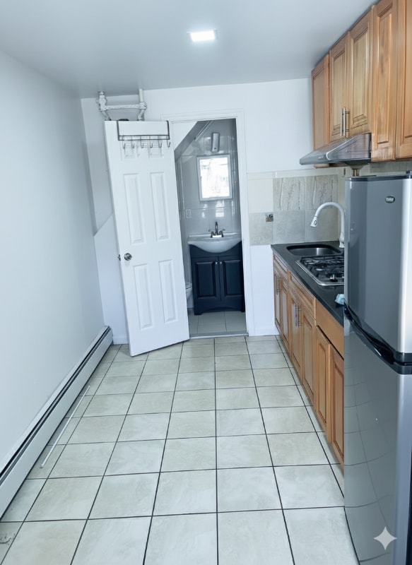 Photo - 47-61 196th St