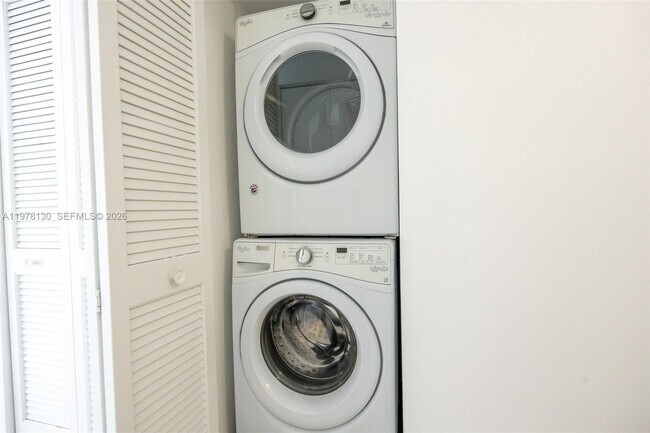 Photo - 488 NE 18th St Unidad 3302