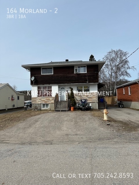 Building Photo - Three Bedroom Apartment Unit 2