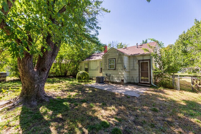 Photo - 1806 N Hood St