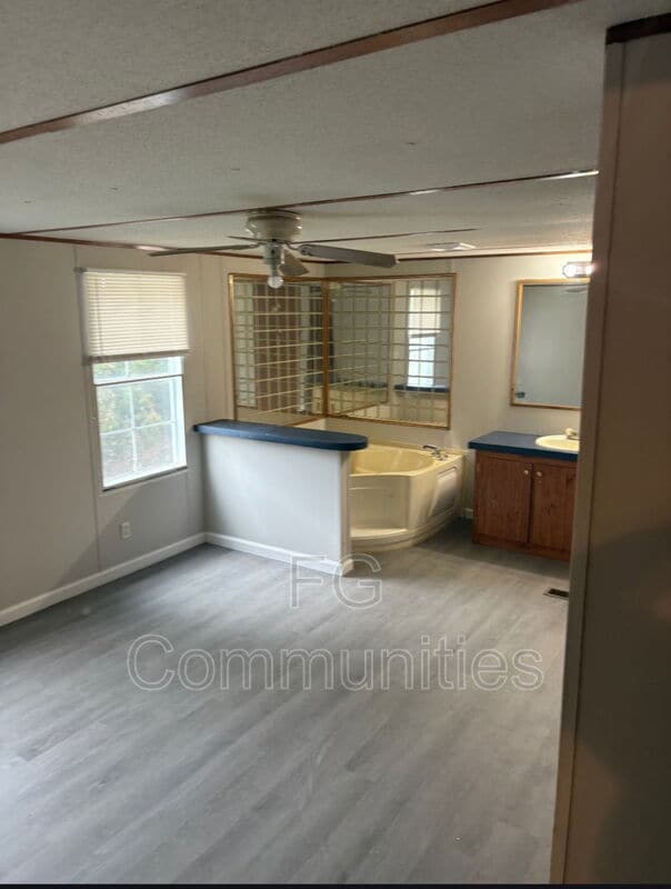 1726 Suburban Dr