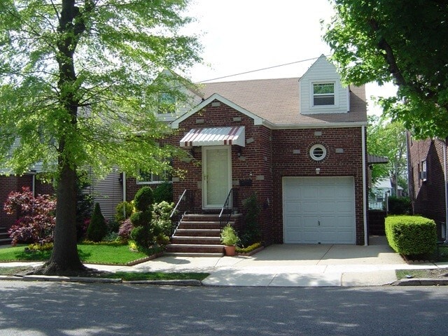 Building Photo - 509 Saint Pauls Ave Unit #2