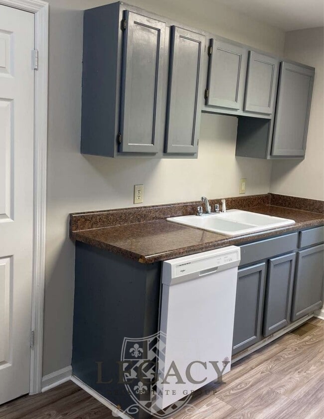 Photo - 103 Cloverdale Dr