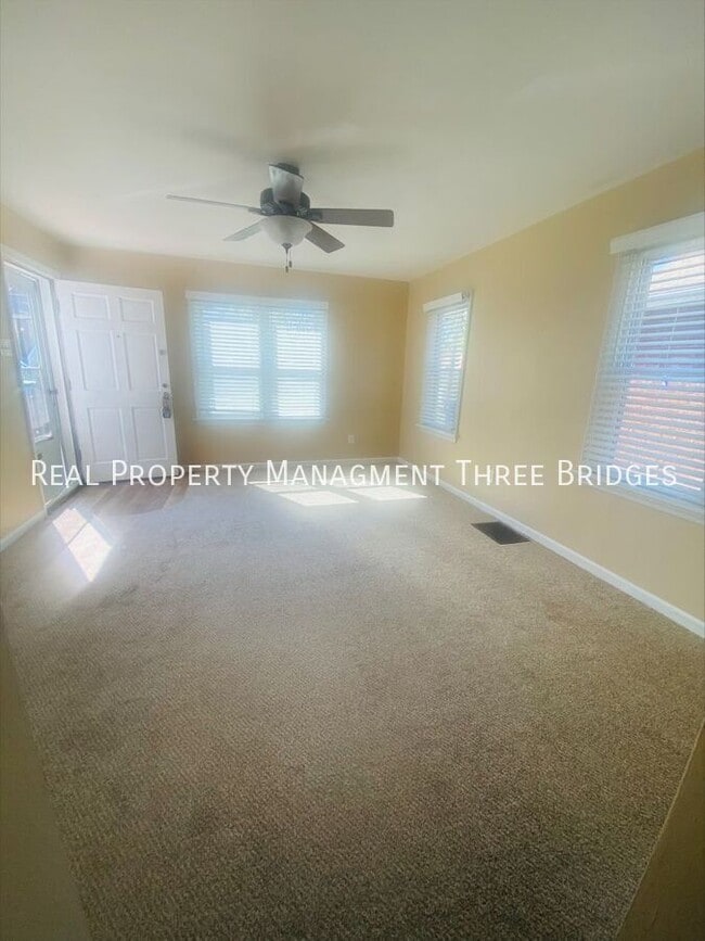 Photo - 3208 Dix Ave