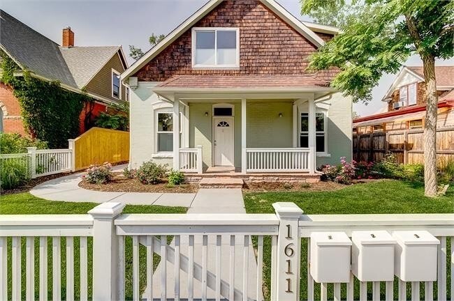 Building Photo - Beautiful Three Bedroom Triplex Available For Rent Near Pearl Street