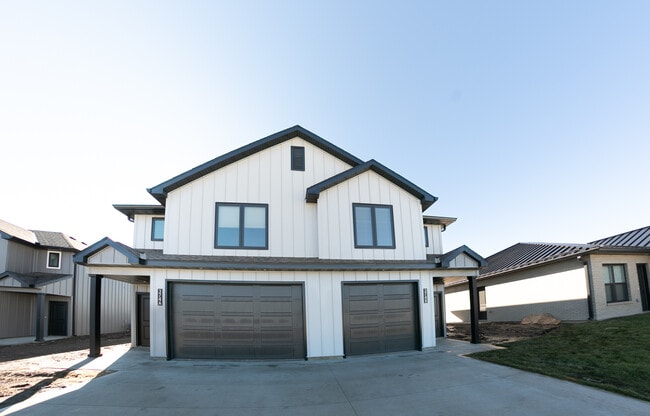 Building Photo - 374 SE 95th Rd