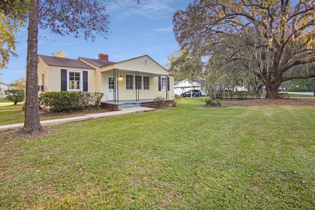 Photo - 2 Bedroom, 1 Bath home in Center of Richmond Hill - Richmond Hill close to Ft. Stewart and HAAF