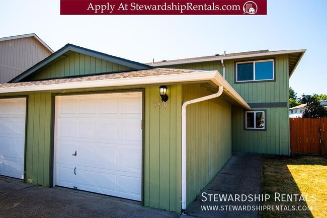 Building Photo - 759 N Cloverleaf Loop Rental