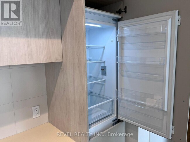 Photo - 448 Burnhamthorpe Rd W Unit 1301