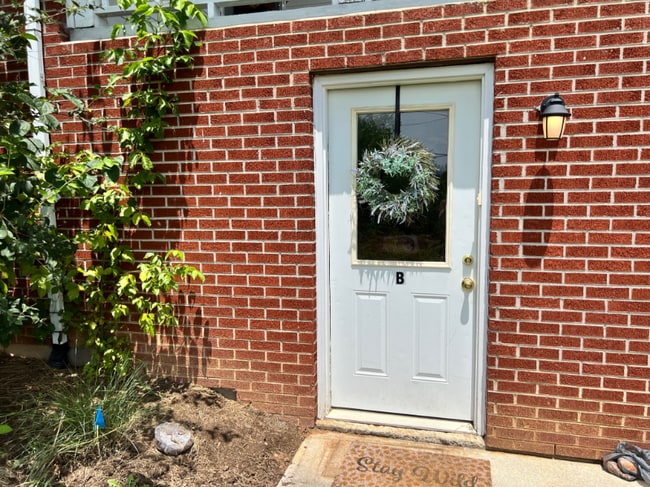 Photo - 1355 N Main St