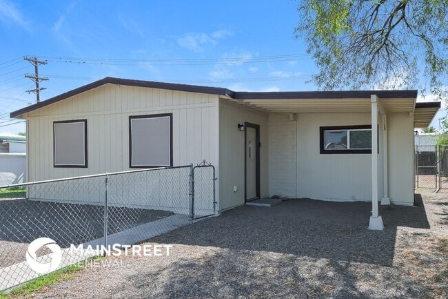 Building Photo - 1727 S Winstel Ave