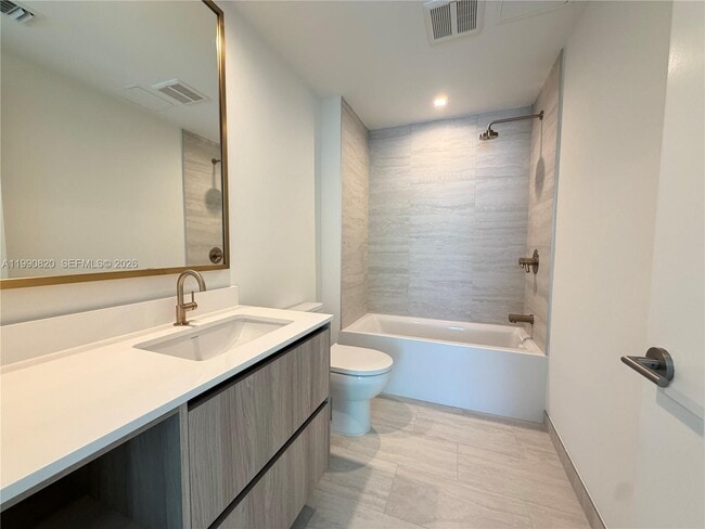 Photo - 77 SE 5th St Unidad 2604