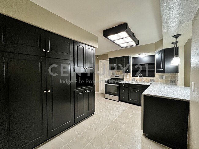 Photo - Delightful 3/2/2 in Established Grand Prai...