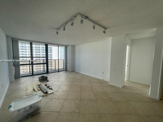 Photo - 600 NE 36th St Unidad 1705