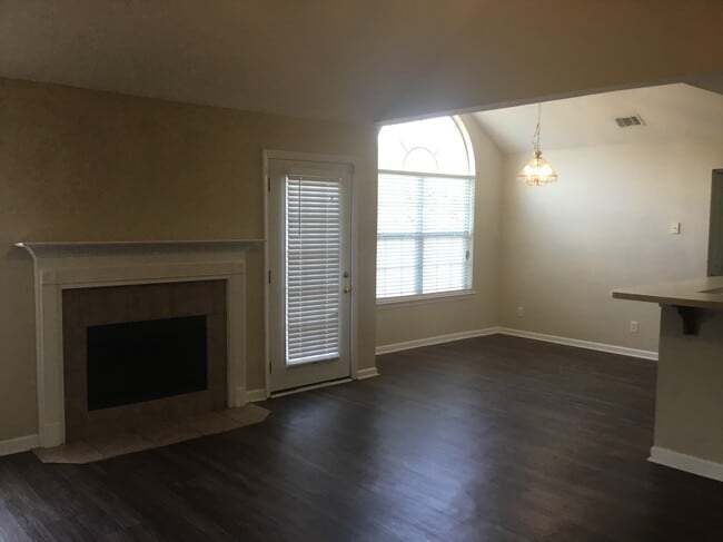 Photo - 55 Carlisle Ln