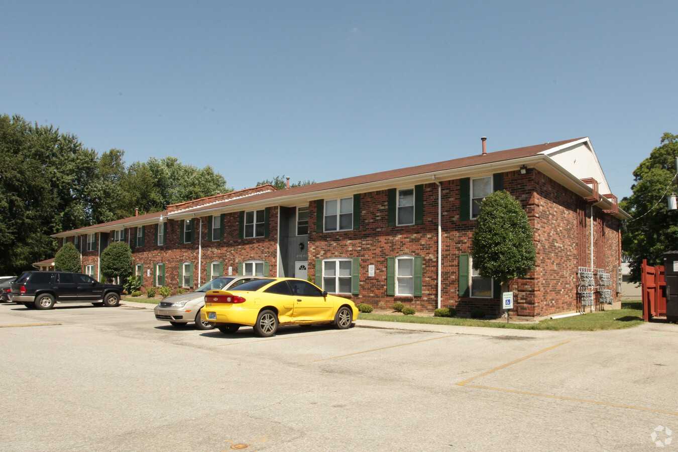 Spring Manor Apartments - Spring Manor Apartments