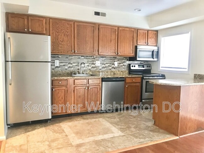 Photo - 107 P St NW