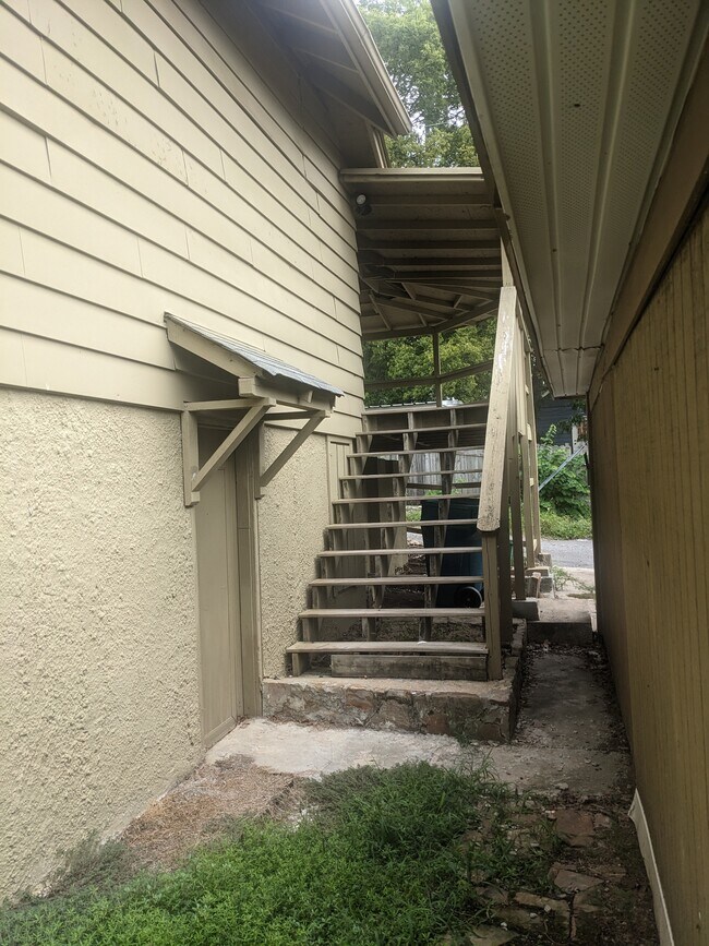 Photo - 3315 W Markham St