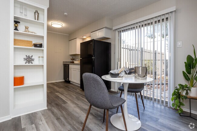 1BR,1BA-860SFT