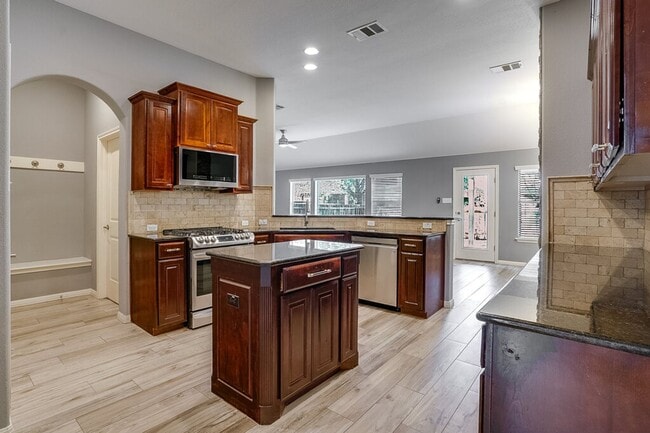 Photo - 125 Snowdrift Trail