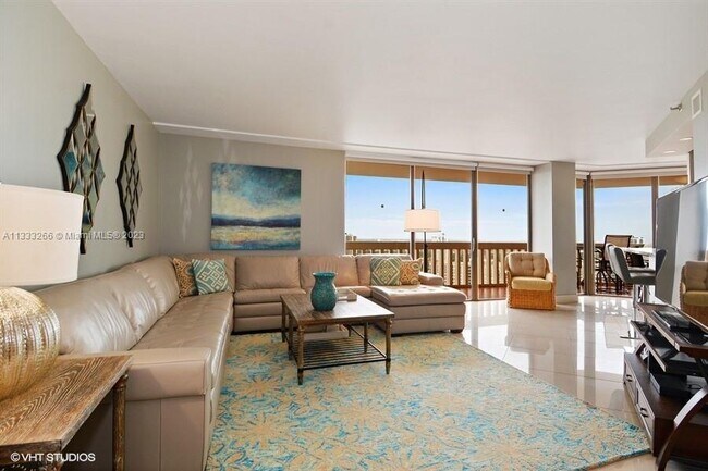 Photo - 19707 Turnberry Way Unidad 27B